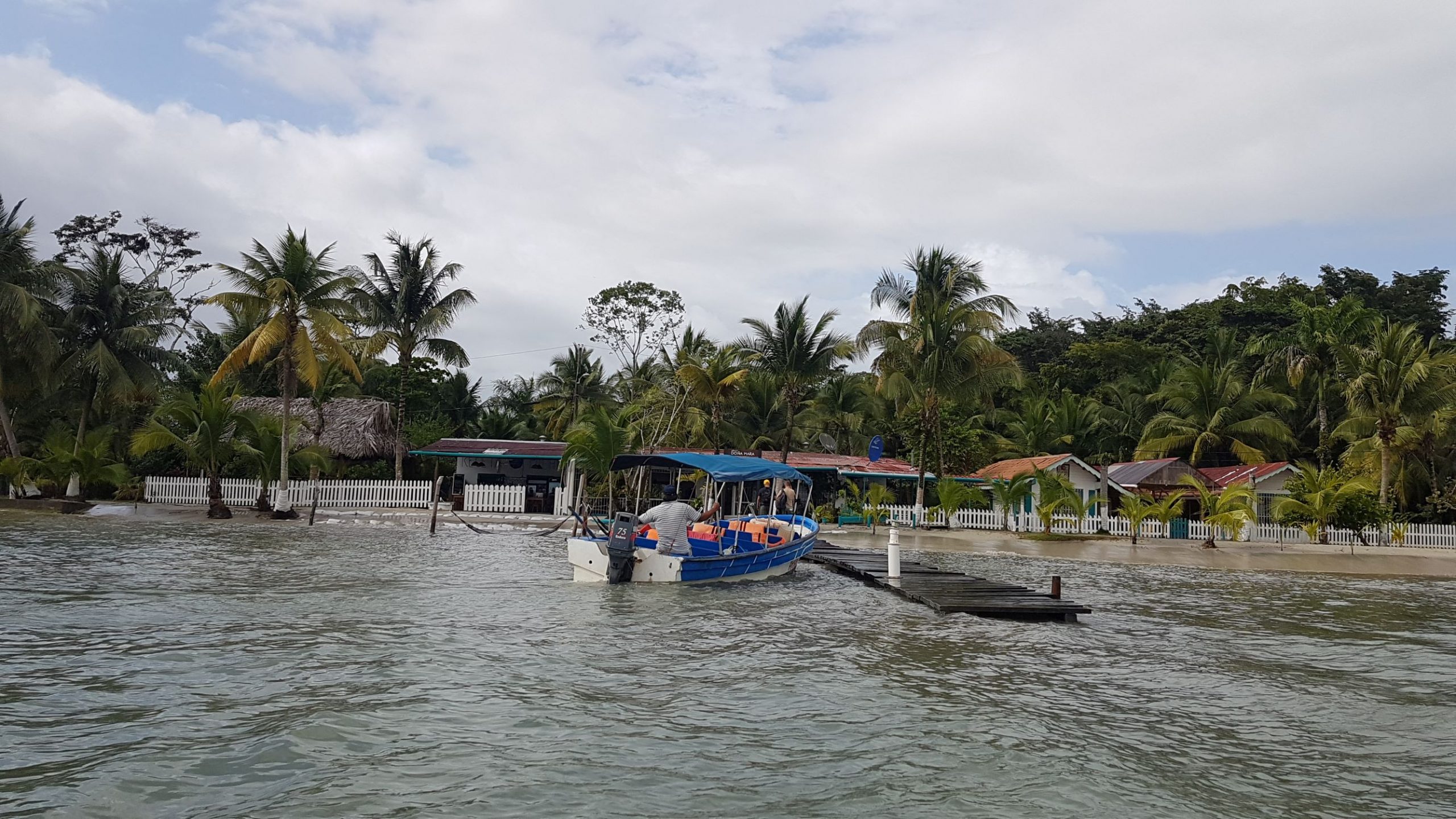 Le blog du voyage en famille taxiboat panama scaled Le blog du voyage en famille